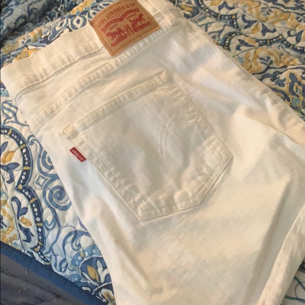 Levi’s white denim shorts - women size 32